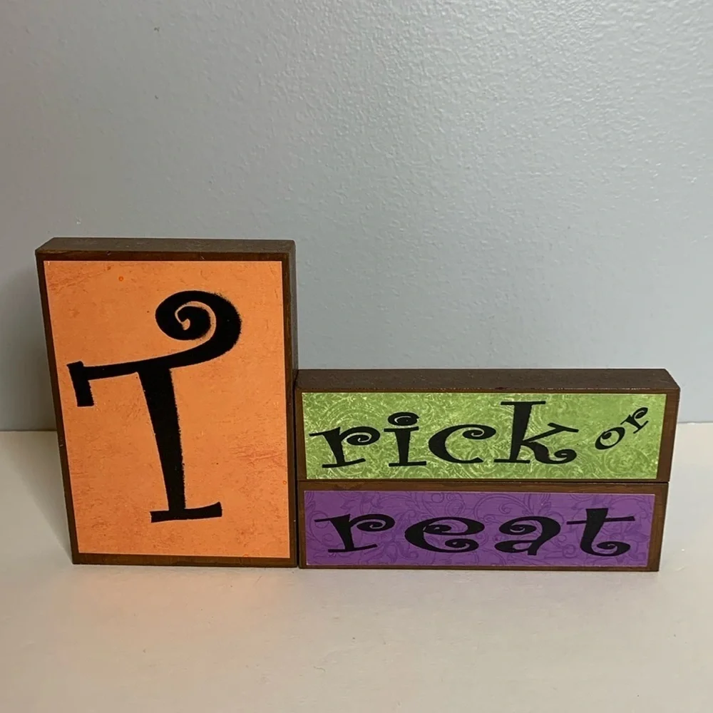 HALLOWEEN/FRIENDS & FAMILY WOOD SIGN (2SIDED)